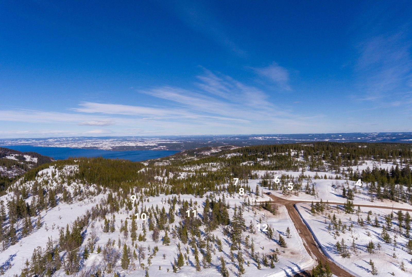 Fjæluhøgda hyttegrend har usjenert og åpen beliggenhet med gode solforhold Galleribilde