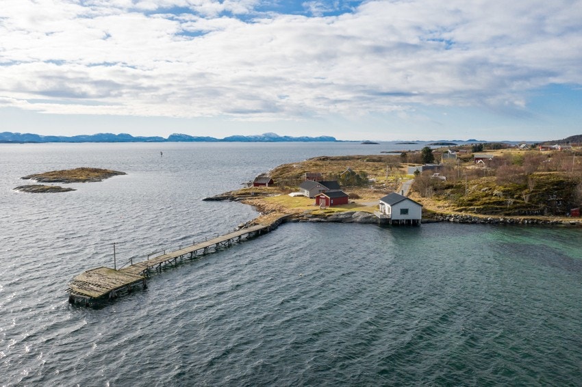 Gode muligheter for dykking flere steder på øya, hvor man kan lete etter både kamskjell og skipsvrak. Galleribilde