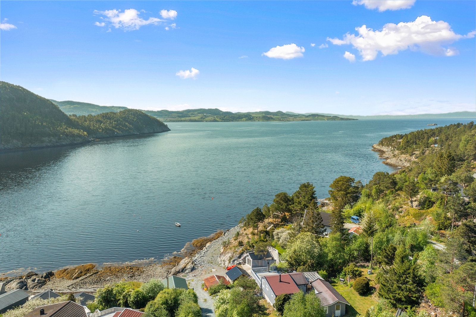 Flott beliggenhet i flotte og naturskjønne omgivelser. Galleribilde