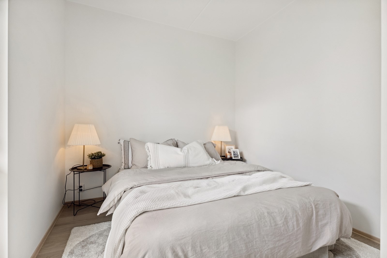 Leiligheten har to fine soverom på 7 m² hver. Galleribilde