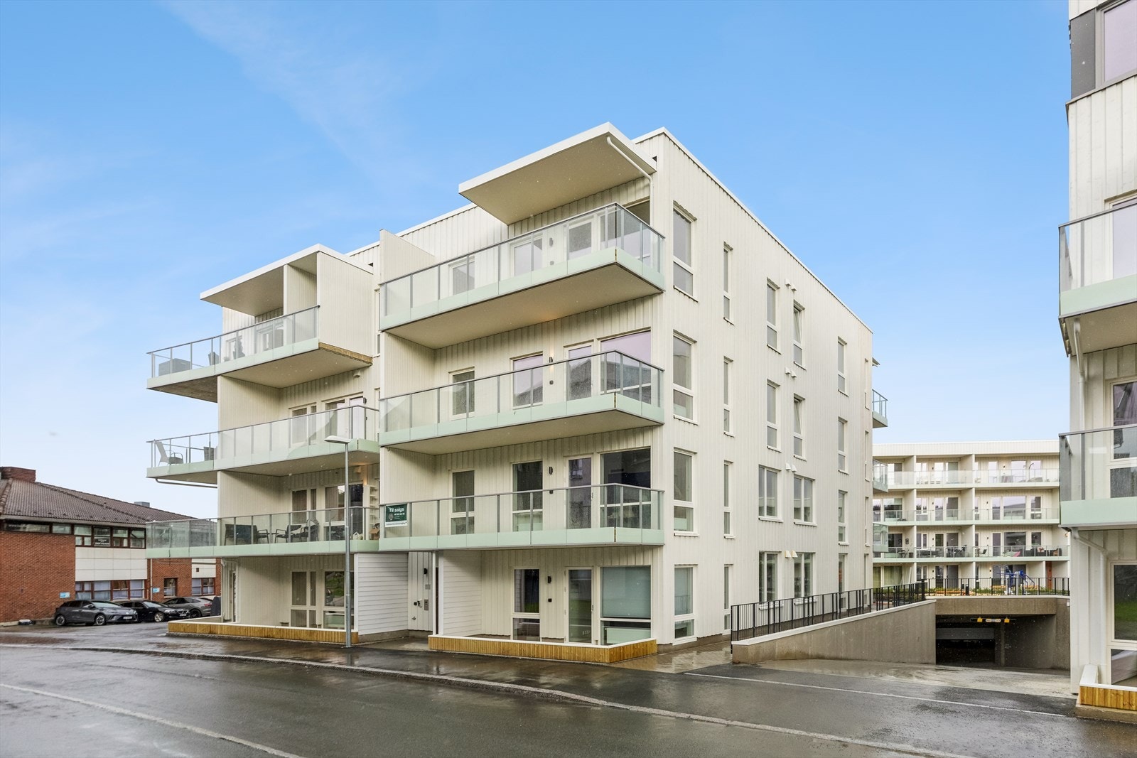 Det er gangavstand til sentrum, samt til skoler for alle alderstrinn. Galleribilde