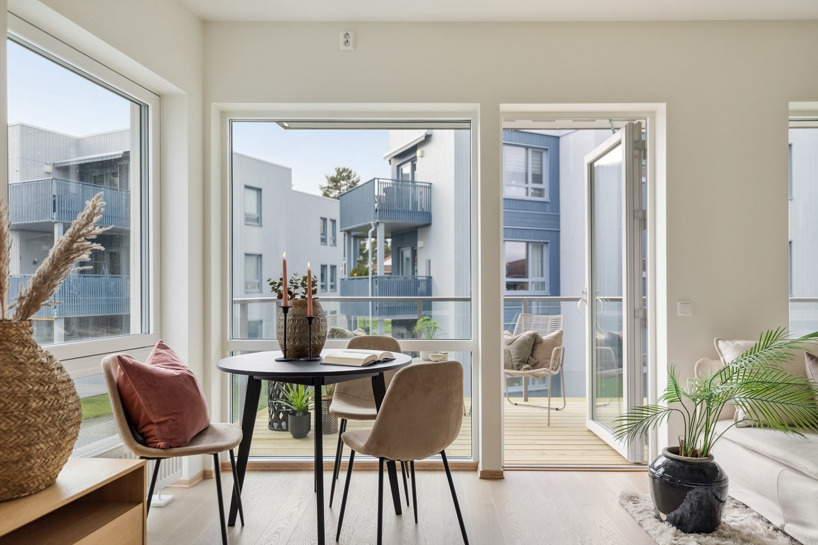 Om sommeren er det deilig å trekke ut på balkongen. Galleribilde