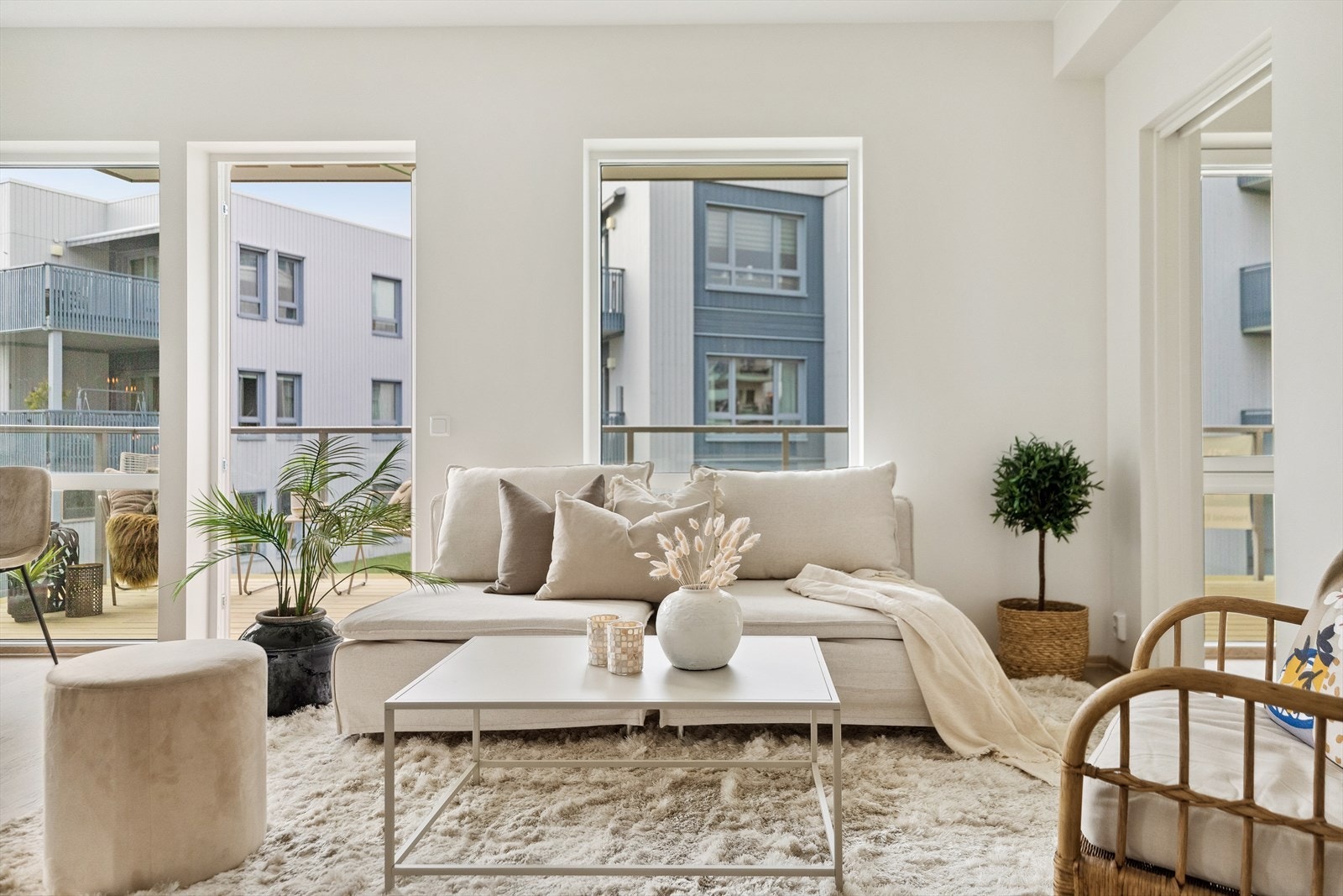 Leiligheten har gjennomgående planløsning, og fremstår som stor og luftig. Galleribilde