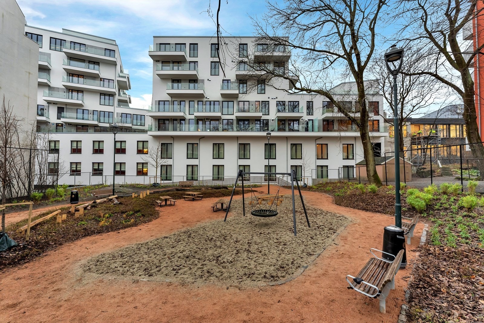 Det er flere utendørs fellesområder for både store og små Galleribilde
