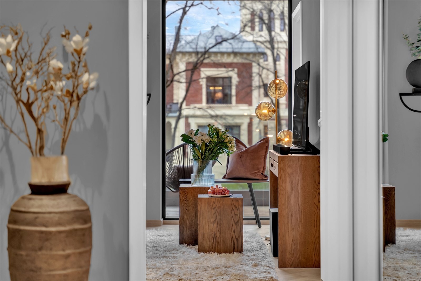 Leiligheten er smakfullt innredet av designer og selges fullt møblert. Galleribilde