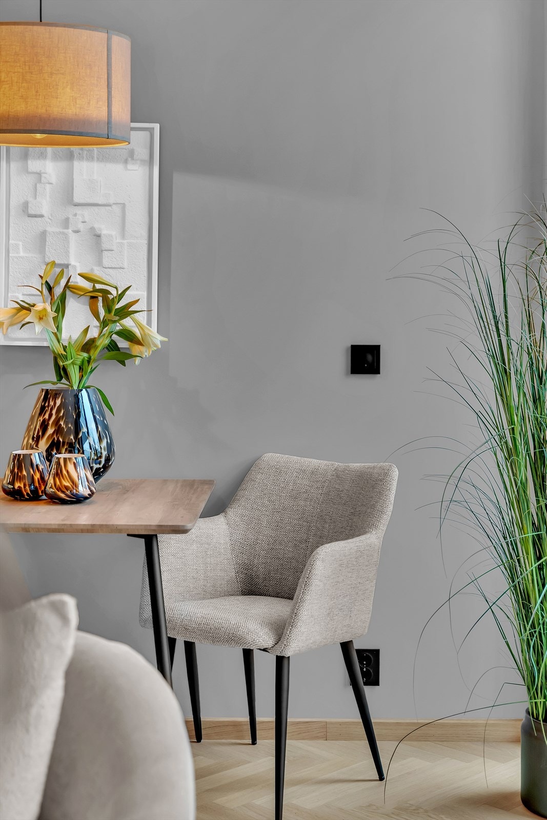 Leiligheten har svært god planløsning. Stuen har plass til både spisebord og sofagruppe. Galleribilde