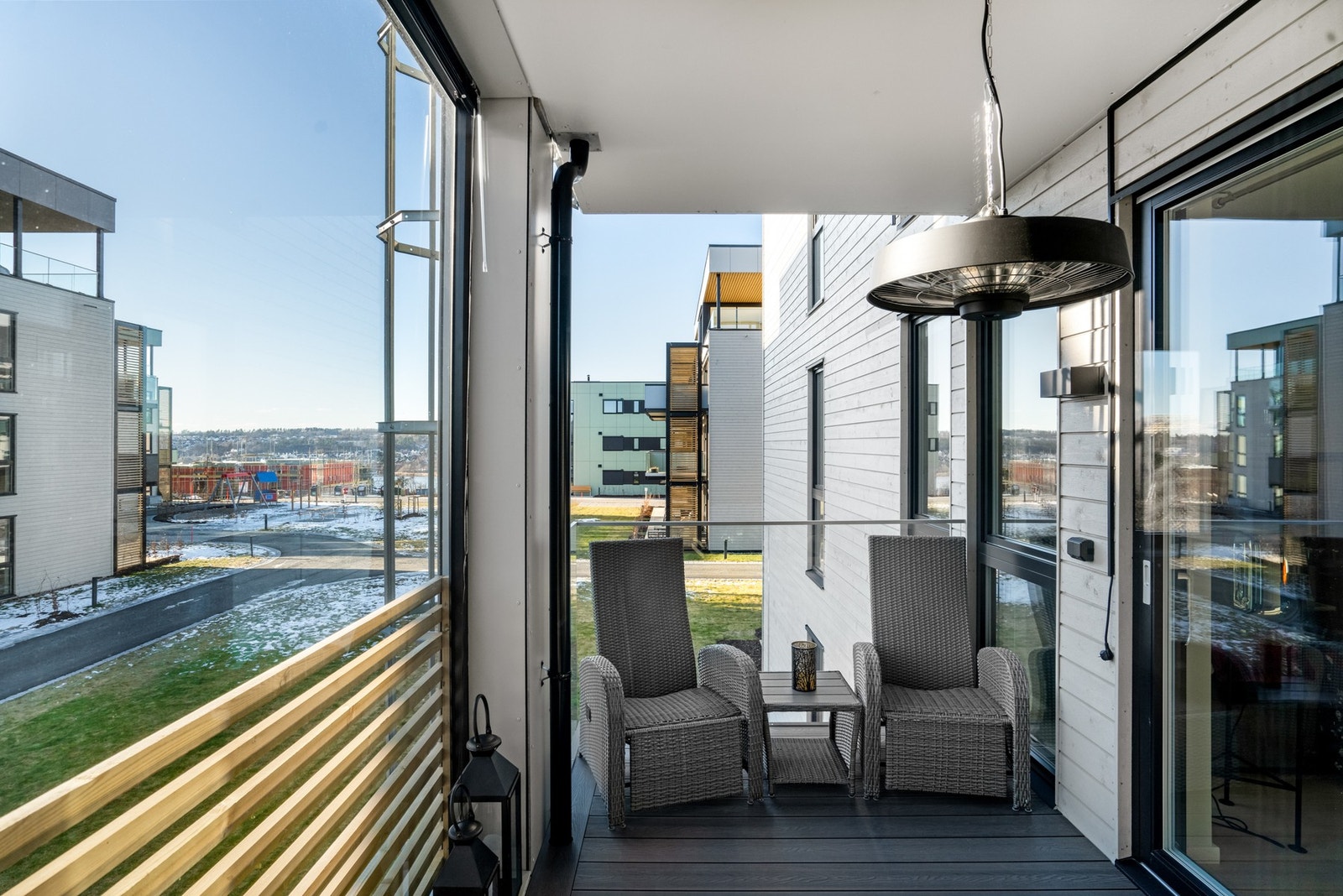Fra stuen er det utgang til en hyggelig balkong Galleribilde