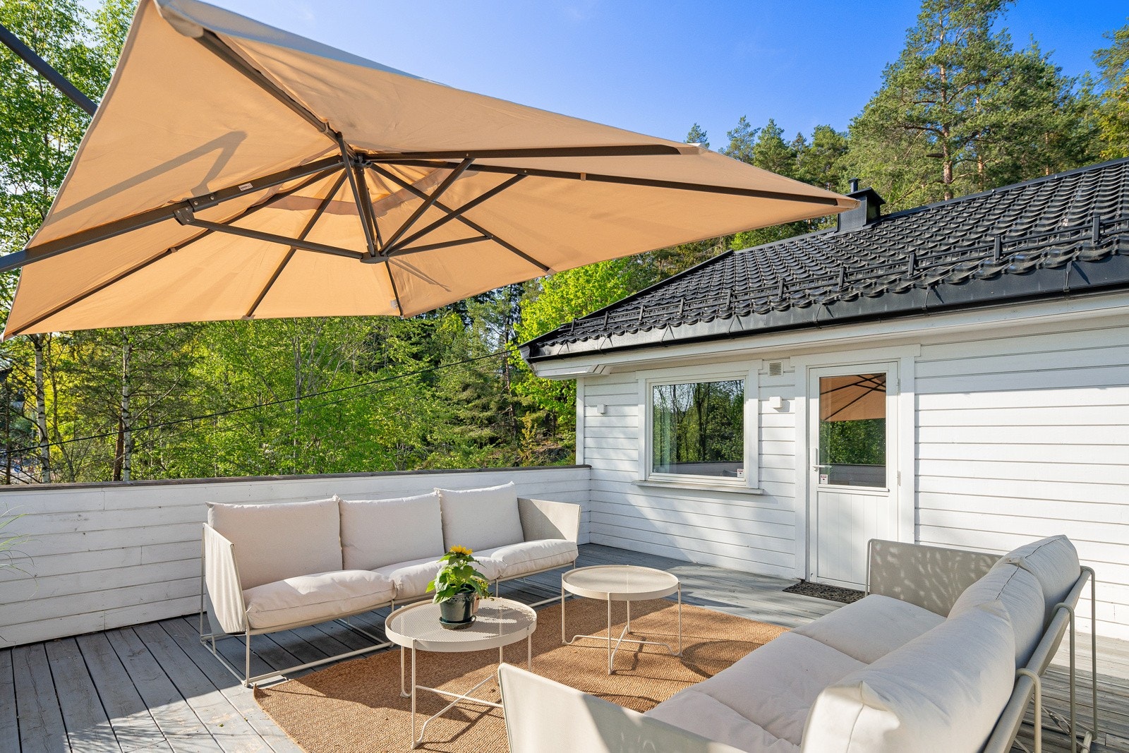 Terrasse med utgang fra stue Galleribilde
