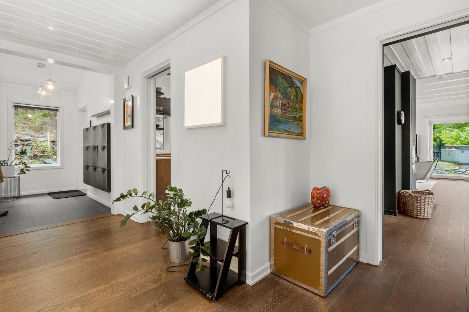 Videre til hall/entrè Galleribilde