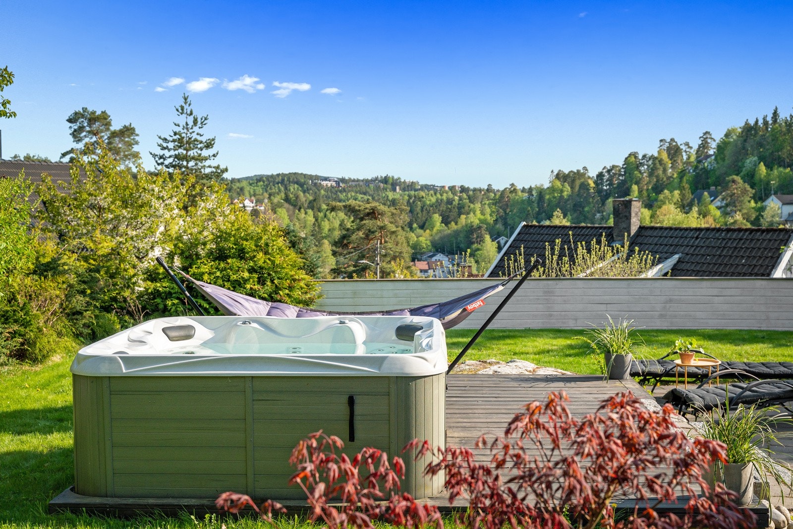 Jacuzzi på terrassen og med fritt utsyn Galleribilde