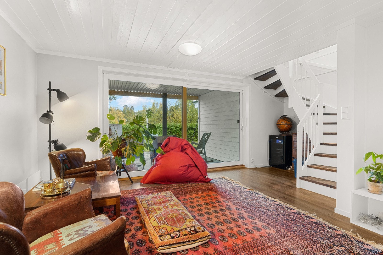 Kjellerstue med utgang til terrasse Galleribilde
