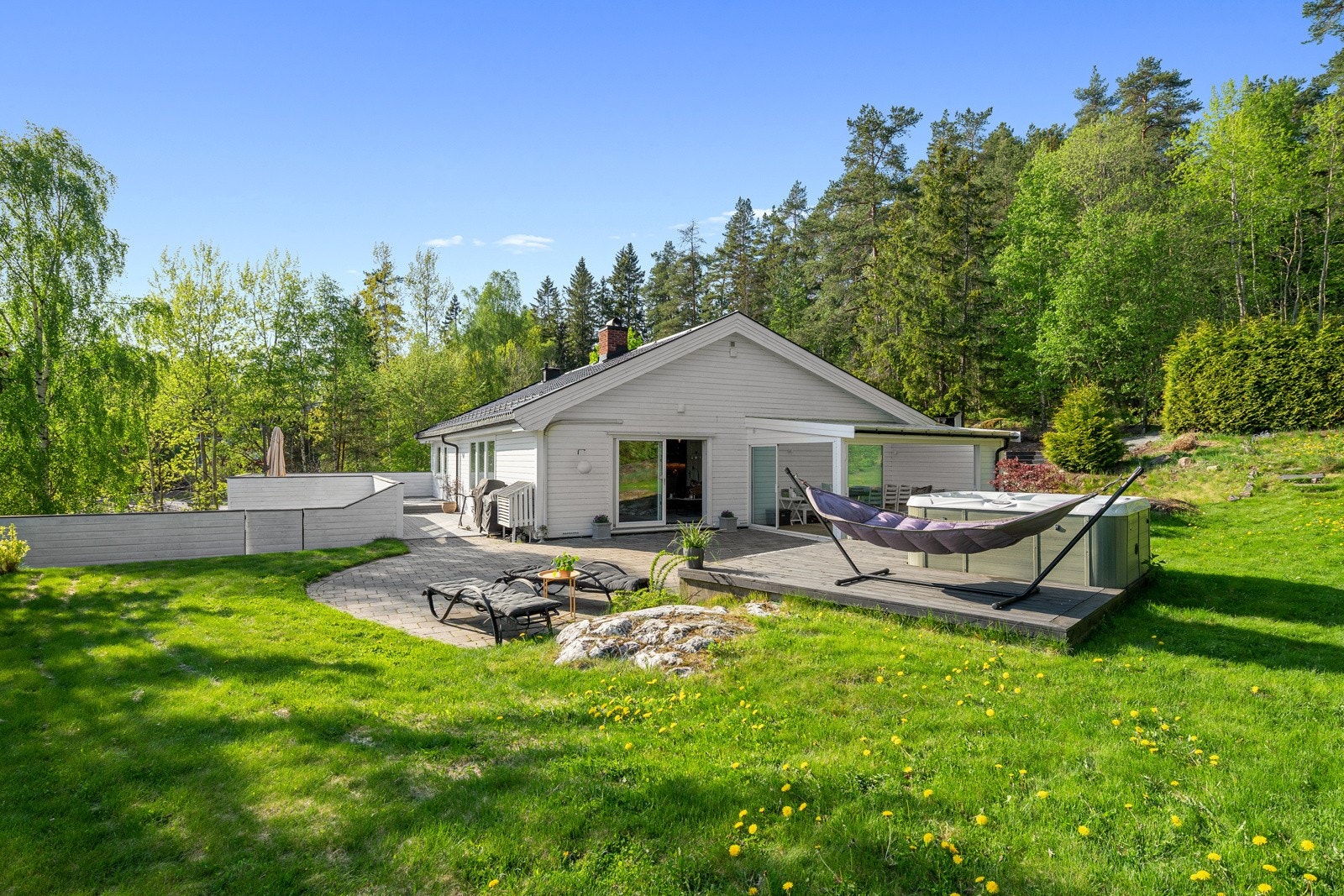 Pent opparbeidet hage Galleribilde