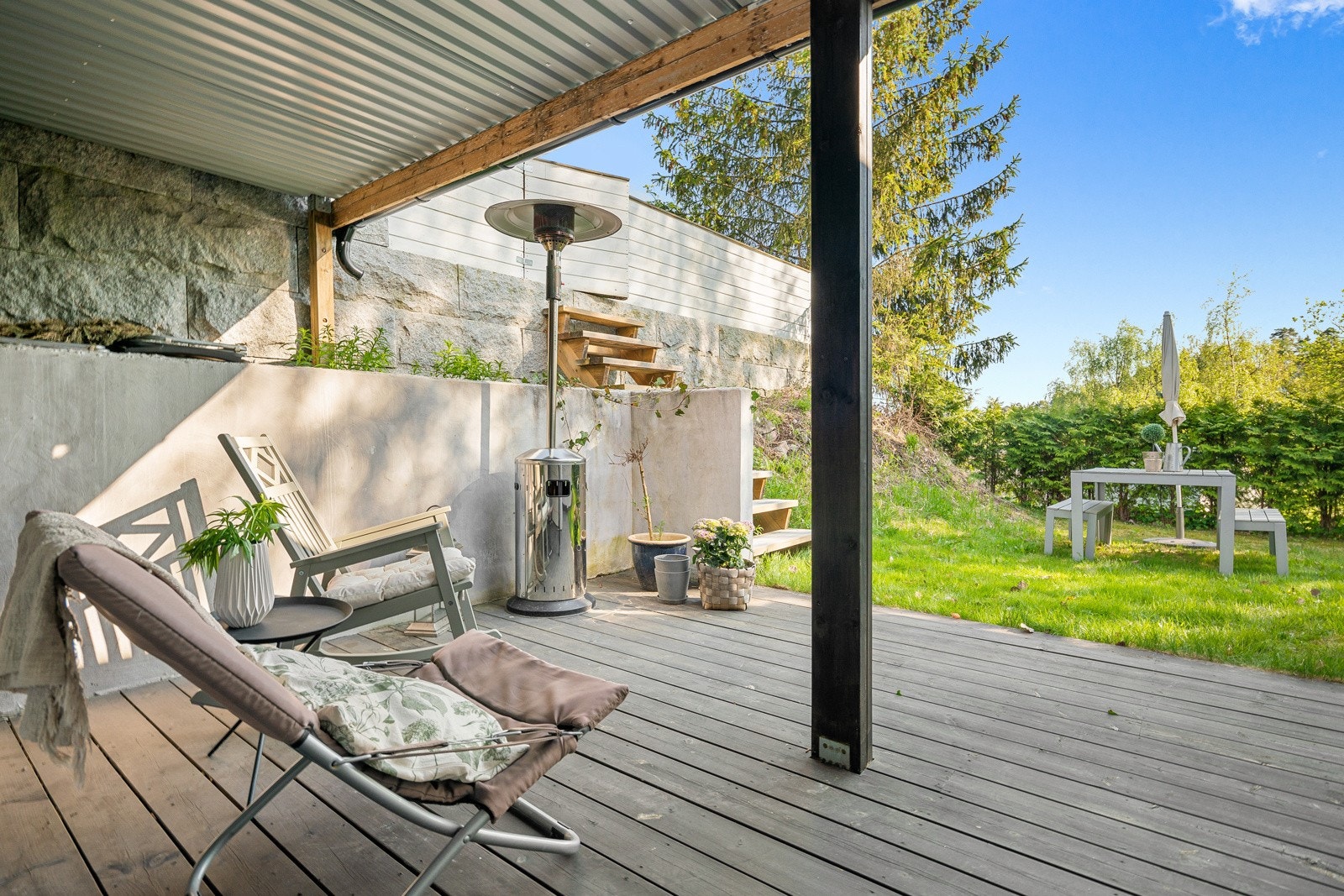 Terrasse utenfor stuen i u.etg Galleribilde