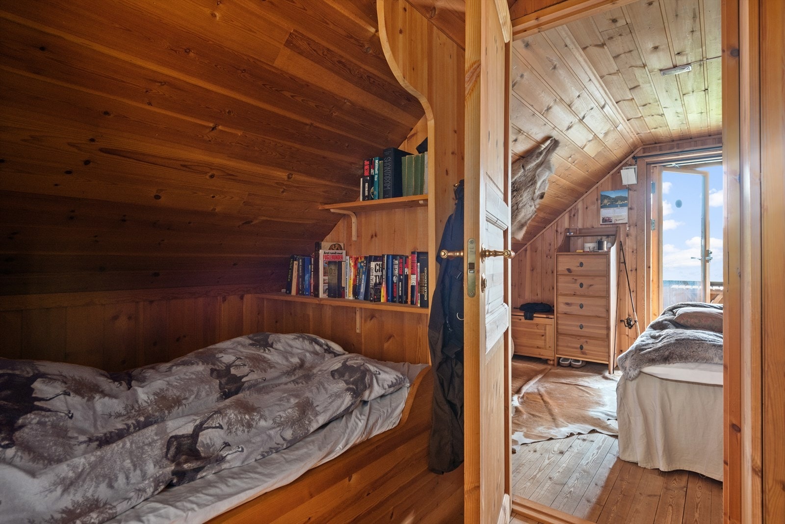 Soveplass (soverom 3) i mellomgang på hems. Galleribilde