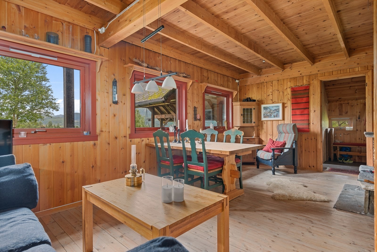 God plass til spisebord og salonggruppe Galleribilde