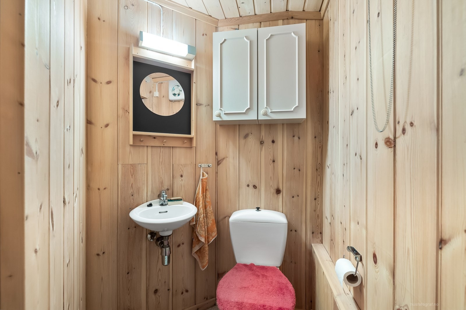 I kjelleren er det også innredet et toalettrom. Galleribilde