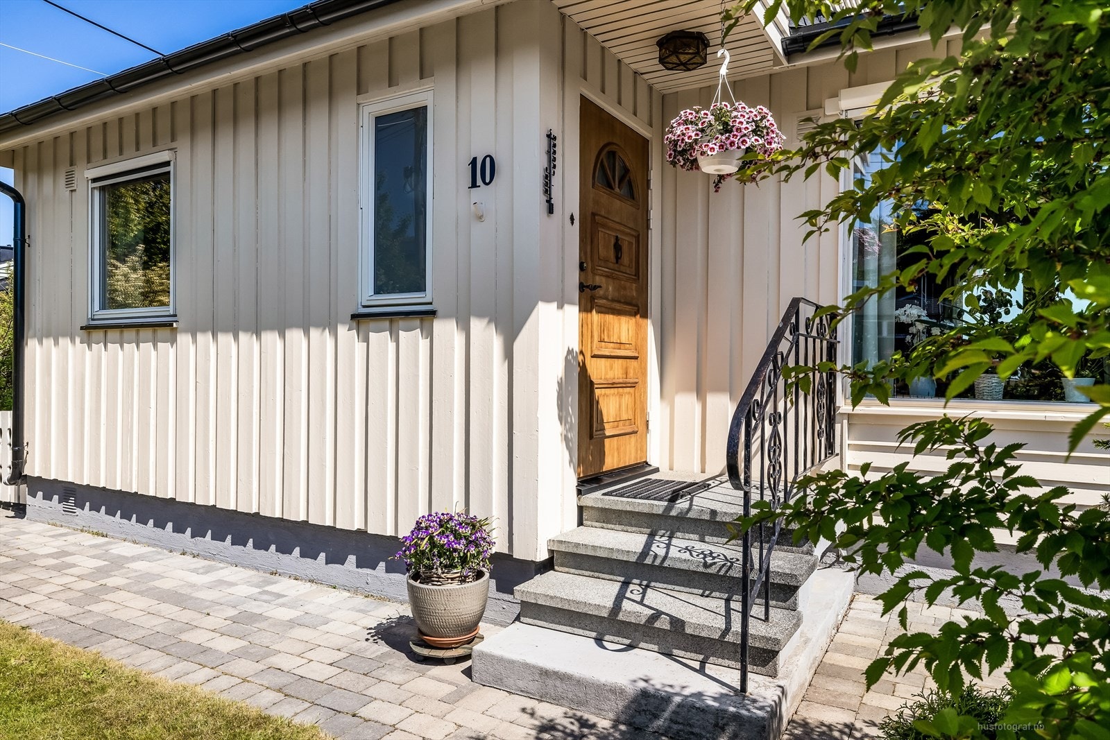 Boligen ligger barne- og familievennlig til med nærhet til det meste du måtte trenge i hverdagen. Galleribilde