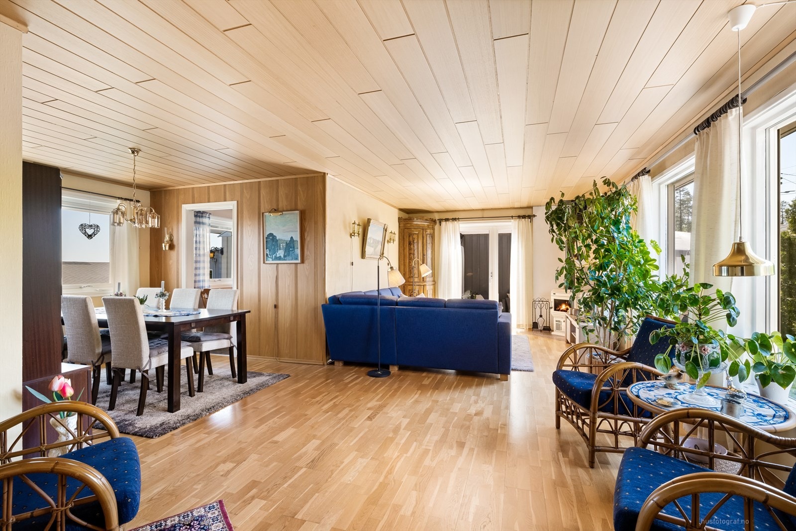 Lys og trivelig stue med åpen løsning. Galleribilde