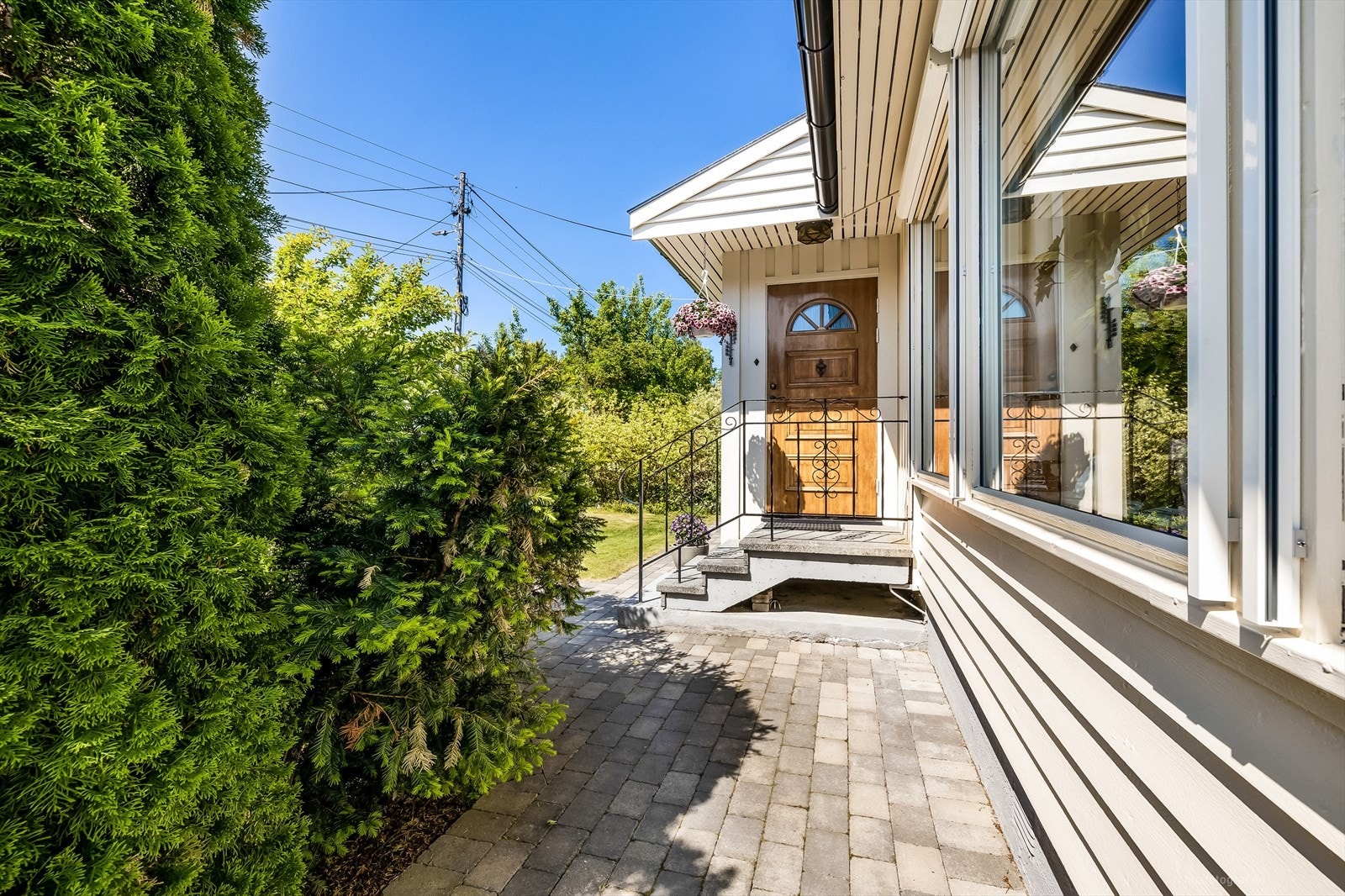 Fra terrassen er det også adkomst til hagen Galleribilde