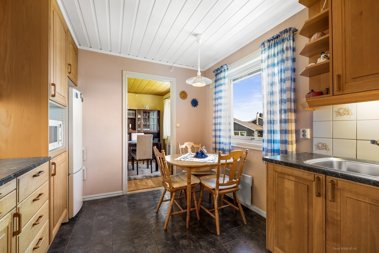 Det er avsatt plass for frittstående hvitevarer. Galleribilde