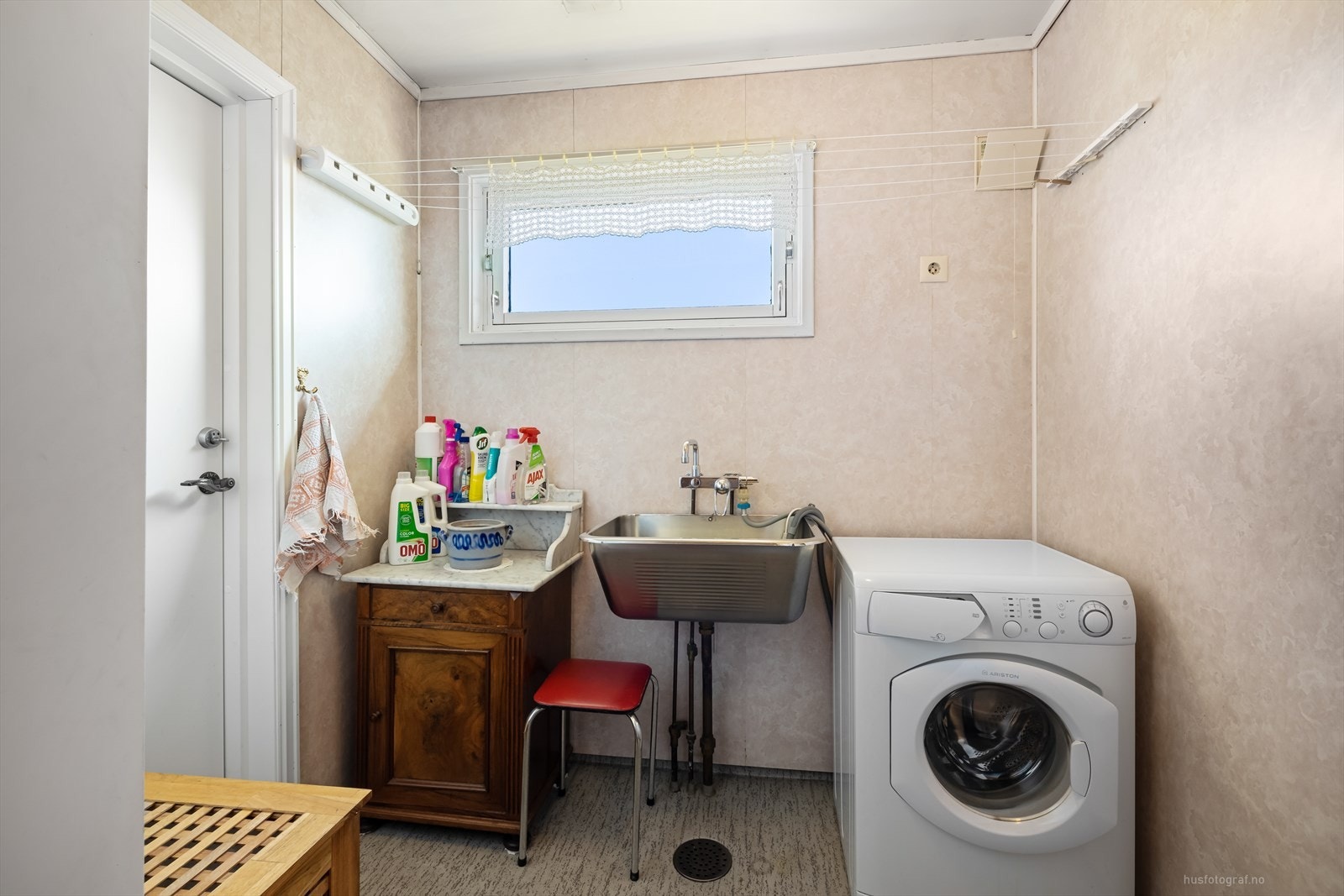 I tillegg har boligen et meget praktisk, separat vaskerom. Galleribilde