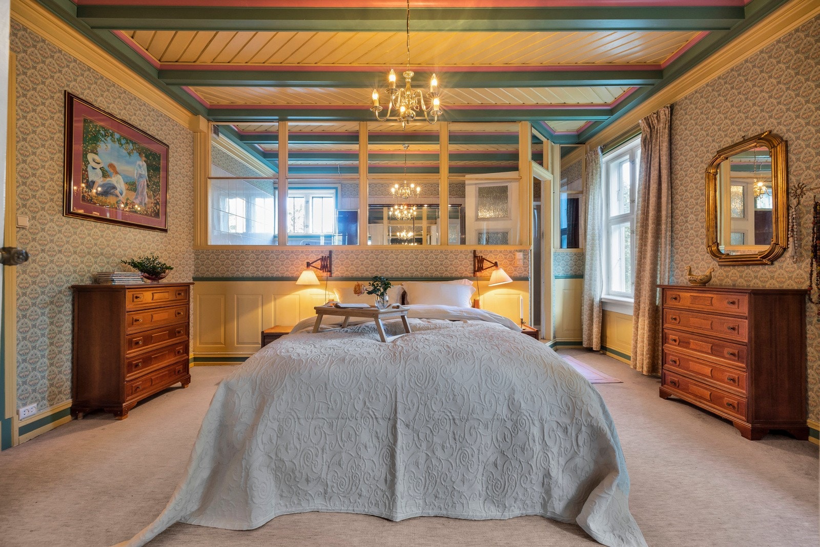 Stort hovedsoverom med en-suite bad Galleribilde