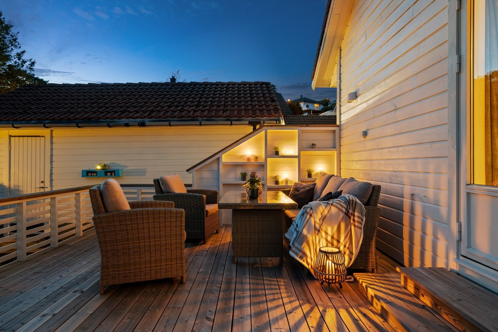 Eiendommen består av en trivelig terrasse av god størrelse med direkte utgang fra stuen. Galleribilde