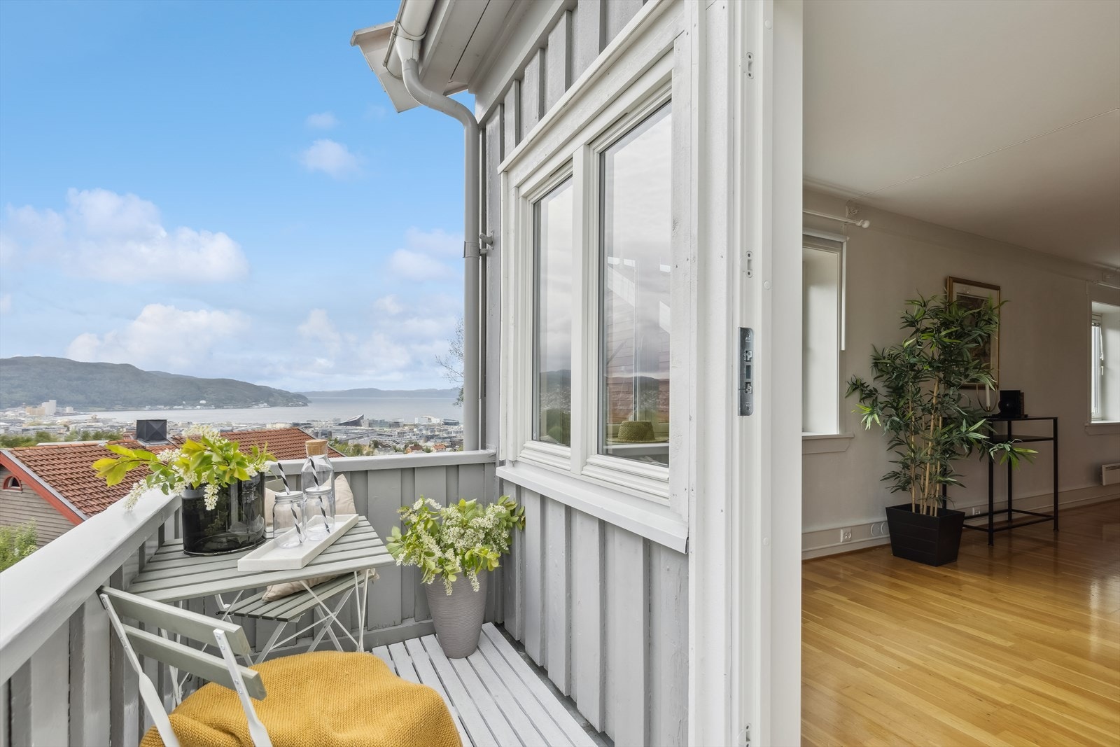 Verandaen har praktisk tilgang fra stuen. Galleribilde