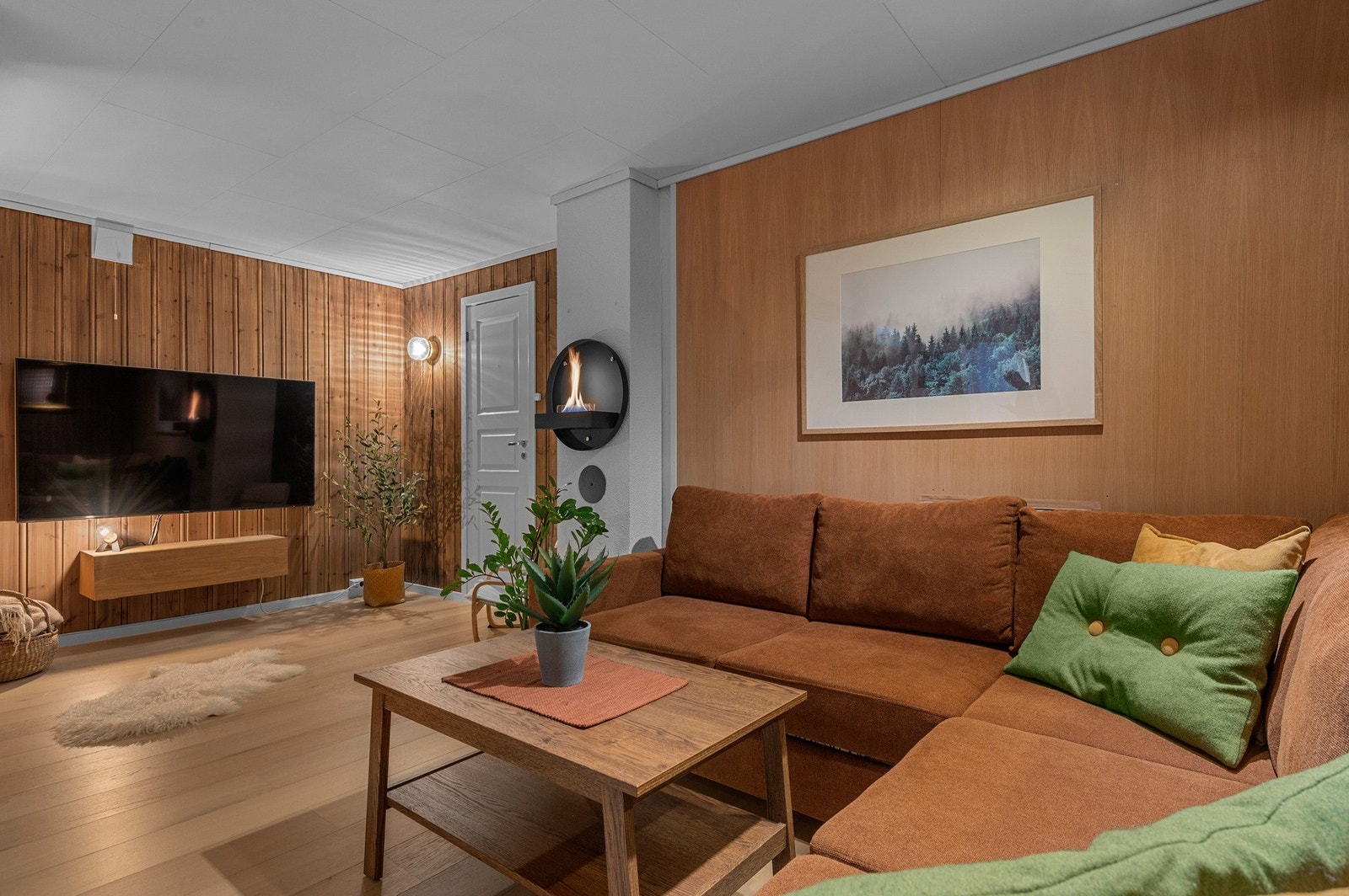 Lun og trivelig kjellerstue på 22 kvm. Pent oppusset med en svært god atmosfære. Galleribilde