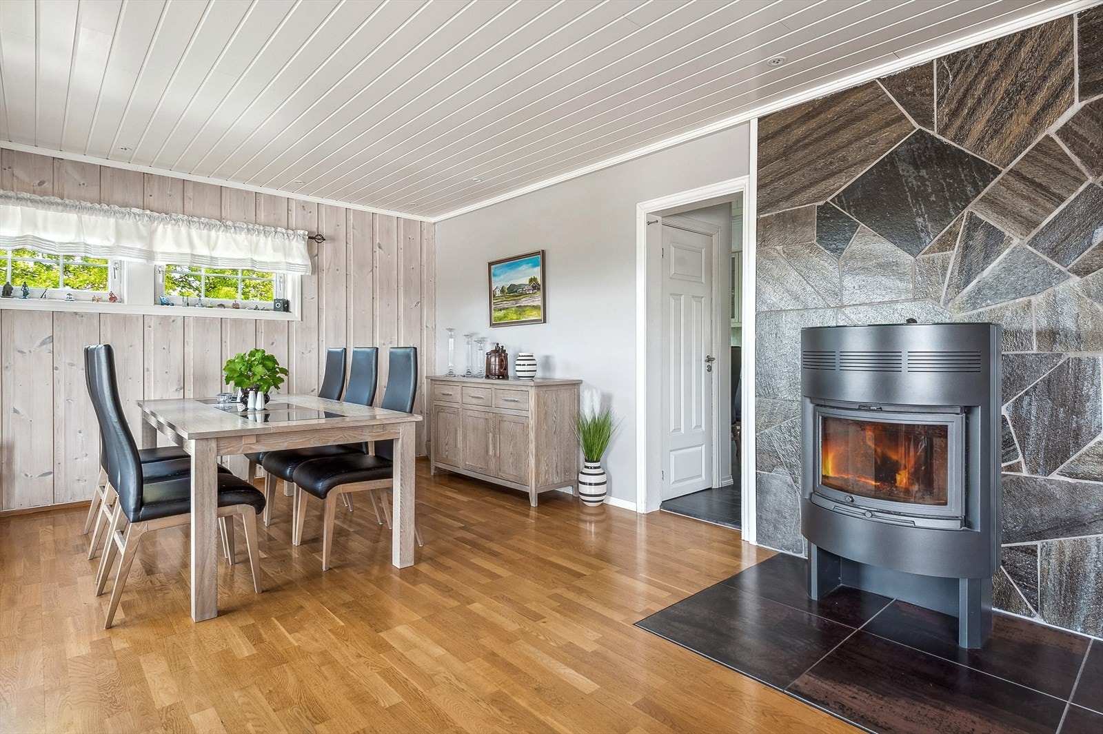 Vedovnen avgir god varme og hygge på ekstra kalde dager Galleribilde