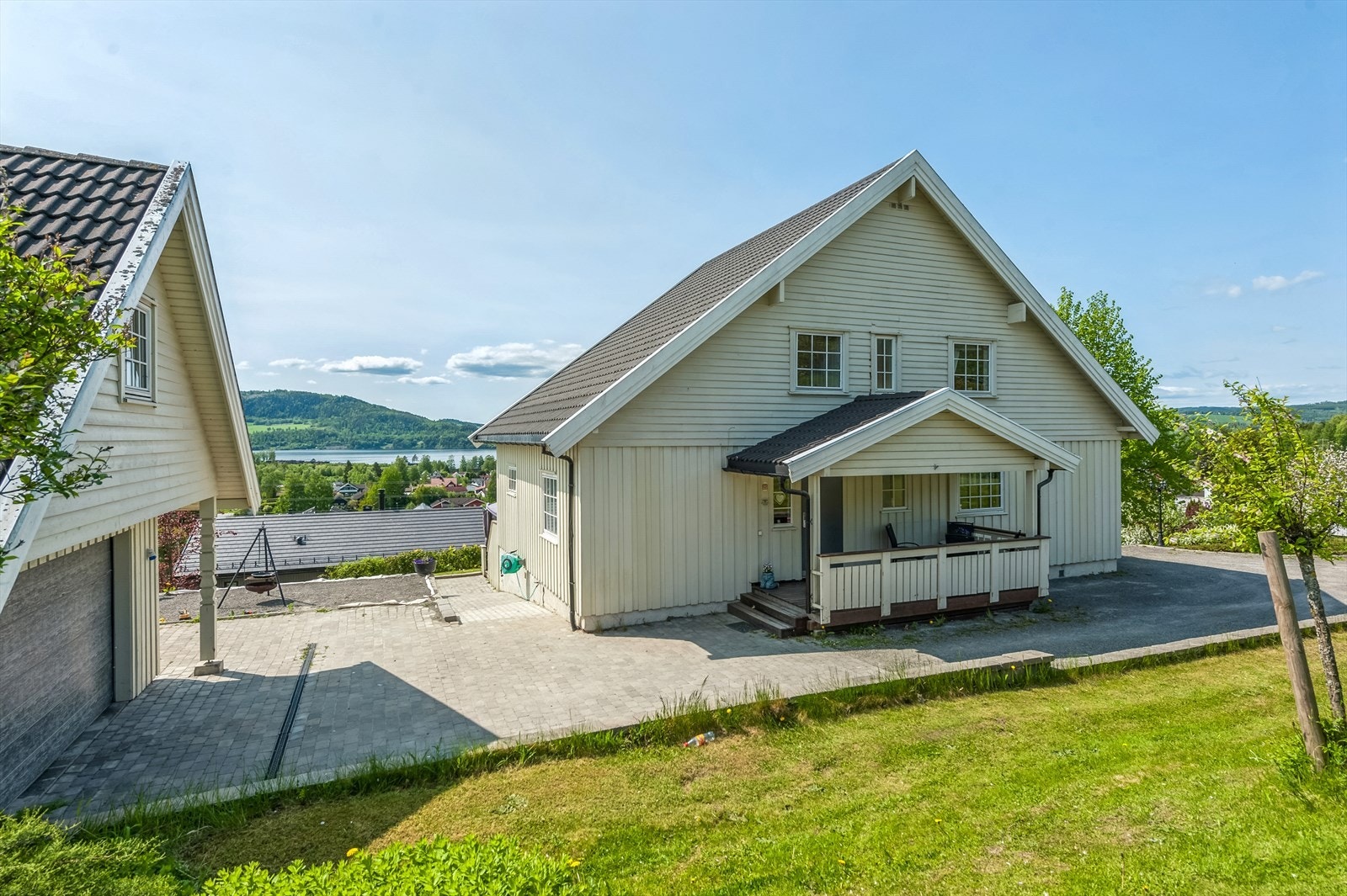 Dobbelgarasje på totalt 67m2 med innredet loft Galleribilde