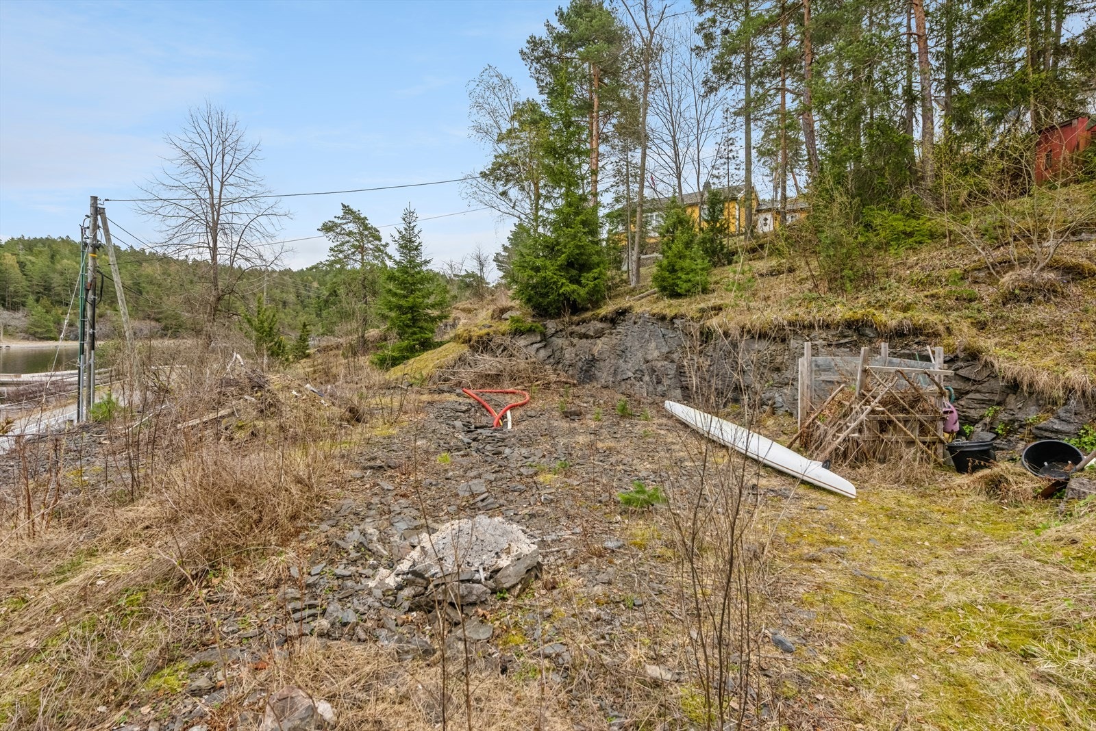 Fra Asker kommune ble det gitt rammetillatelse nybygg i 2010 for oppføring av fritidsbolig på 70 kvm. Se salgsoppgave for mer info Galleribilde