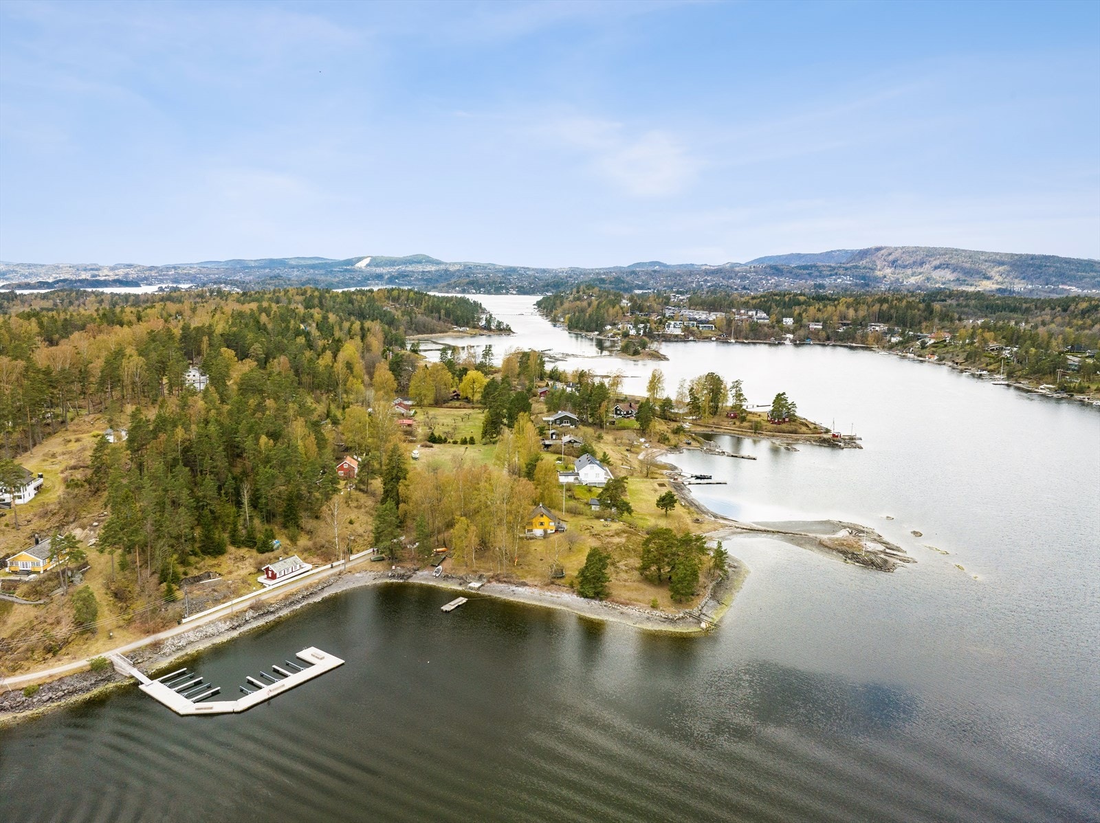 På Brønnøya finner man kilometervis med fine bilfrie veier som går rundt om kring på øya. En rundtur rundt øya er ca. 6 km Galleribilde