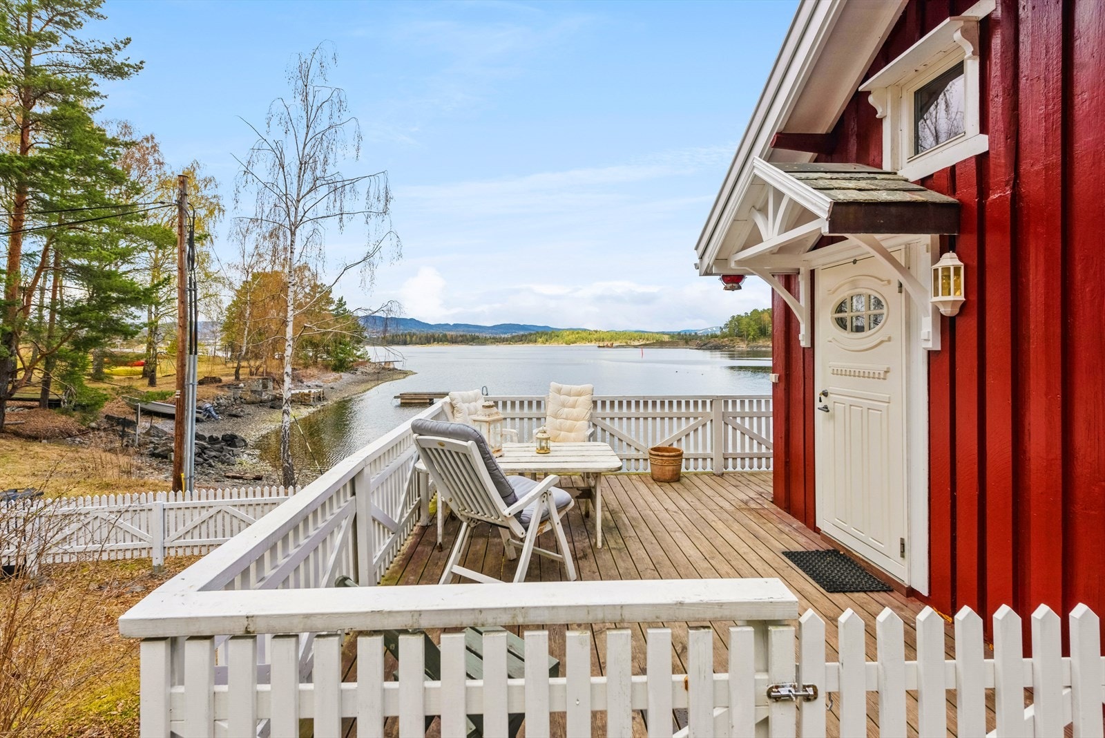 Hyggelig inngansparti med terrasse. Nyt frokosten med utsikt over Oslo fjorden! Galleribilde