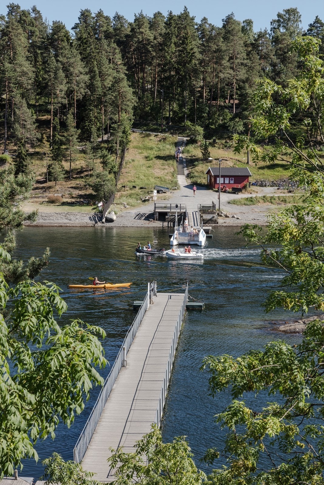 Broen og kabelfergen mellom Nesøya og Brønnøya Galleribilde