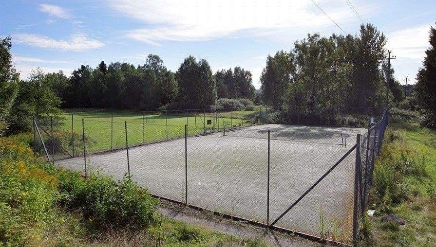 Tennisbanen..jpg Galleribilde