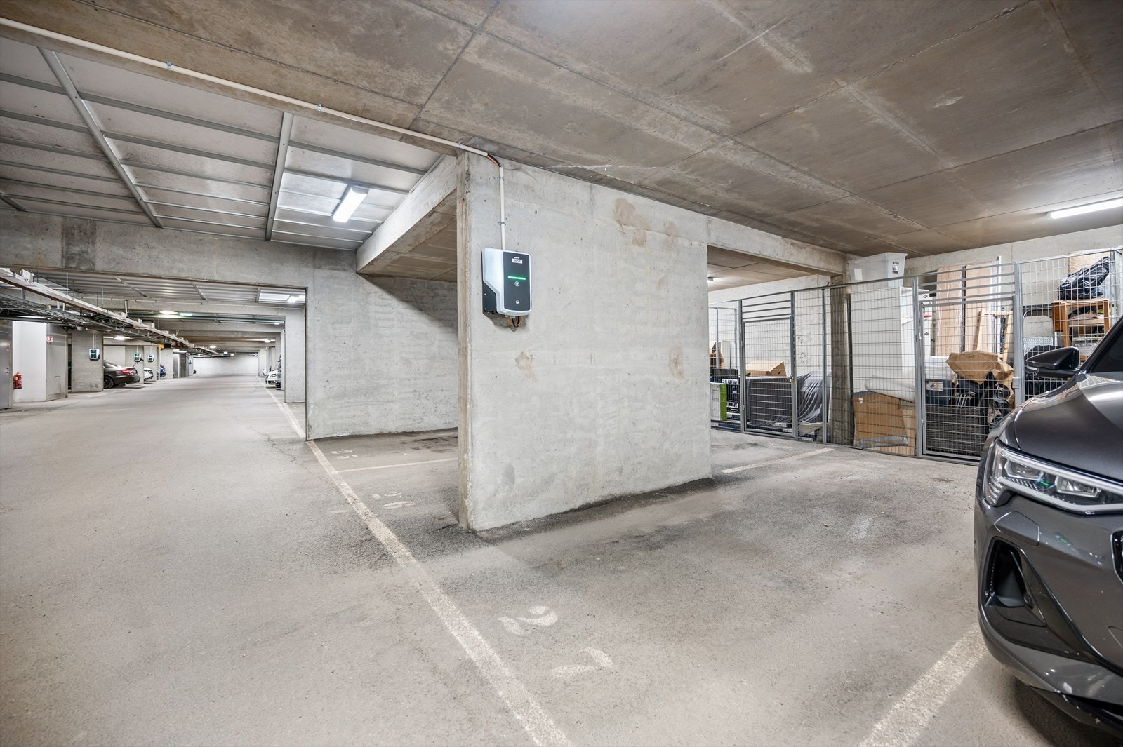 Boligen disponerer garasjeplass nr 27 i lukket anlegg samt boden lige foran Galleribilde