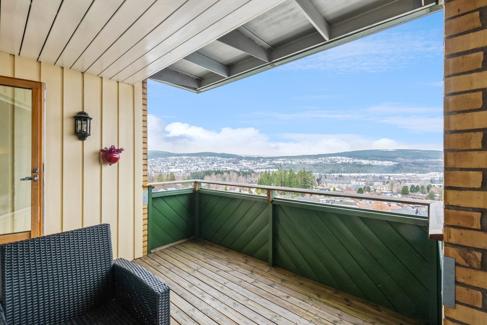Stor balkong med meget gode sol- og utsiktsforhold Galleribilde