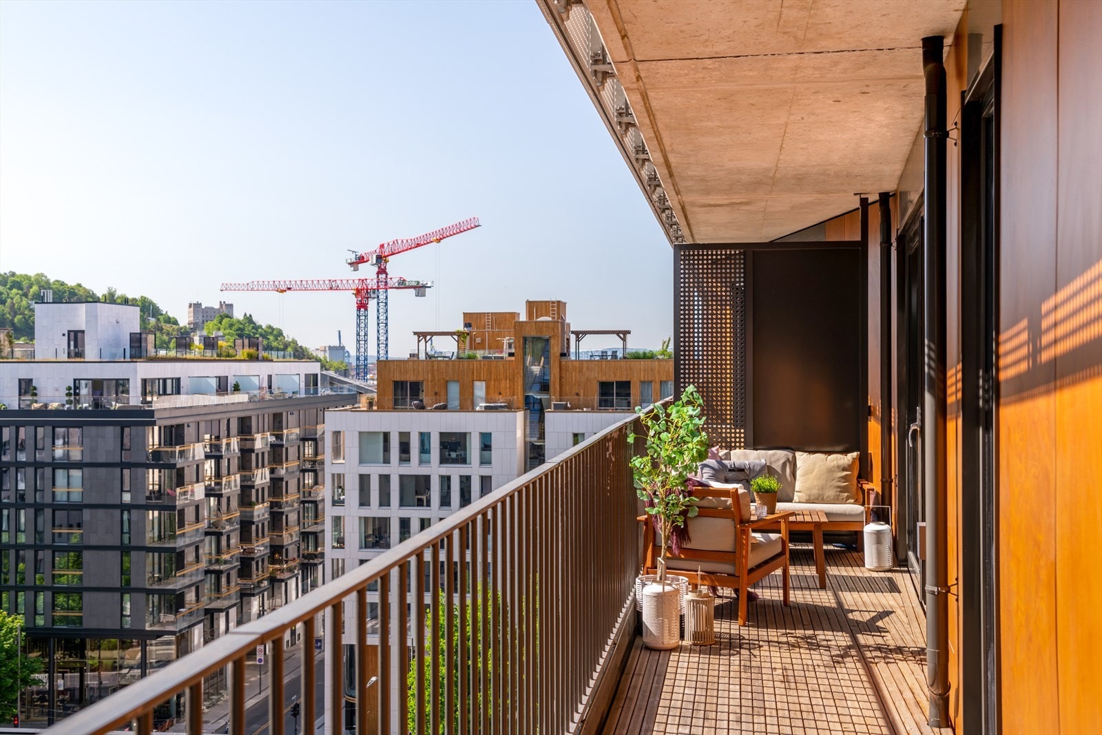 Balkongen har ellers god plass til sittegruppe, grill etc. Galleribilde