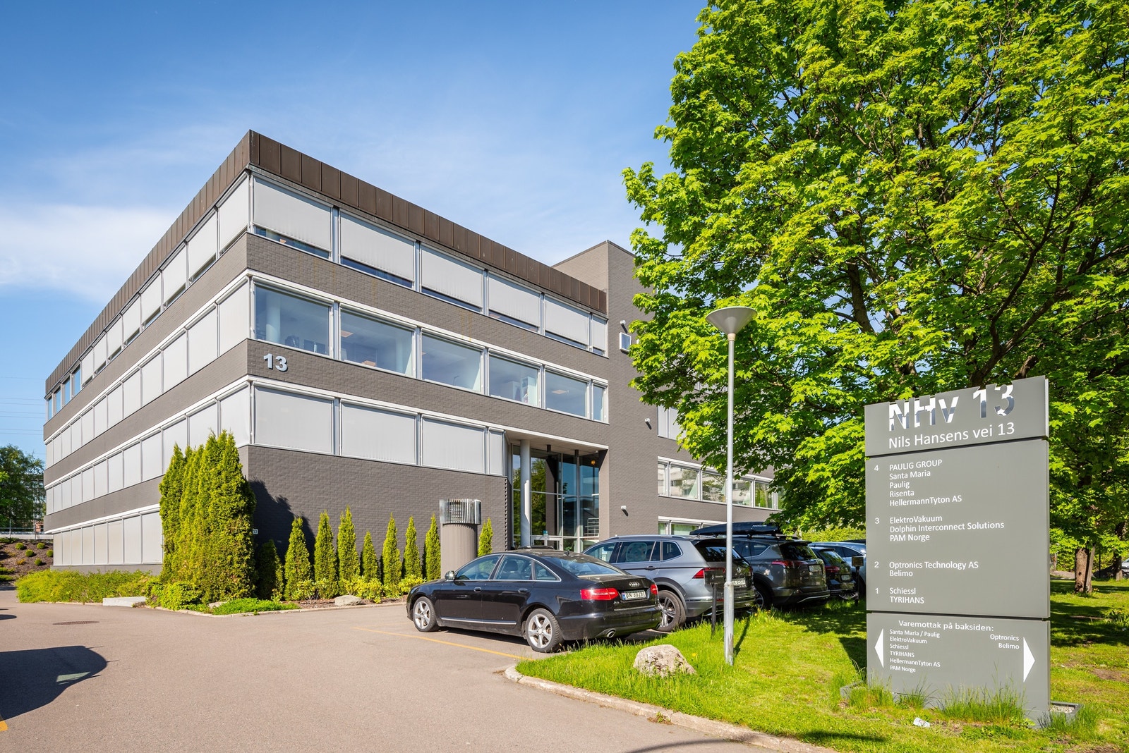 Innkjøring til bygget Galleribilde