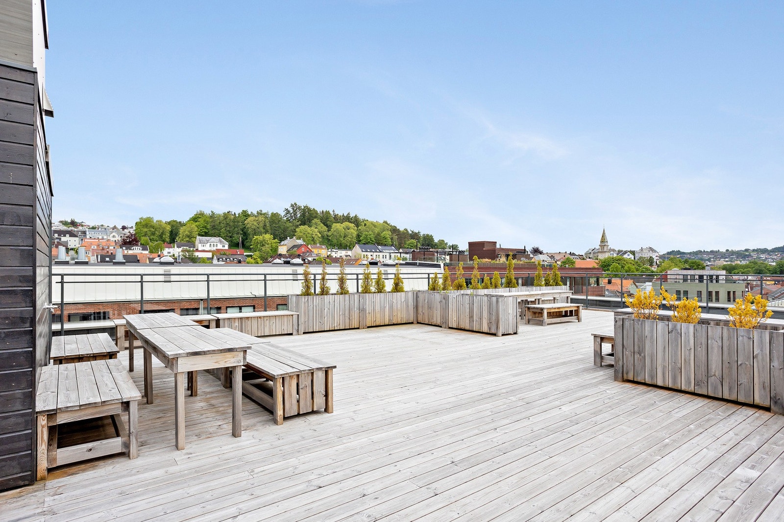Bygget har i tillegg en felles takterrasse med fin utsikt og gode solforhold. Galleribilde