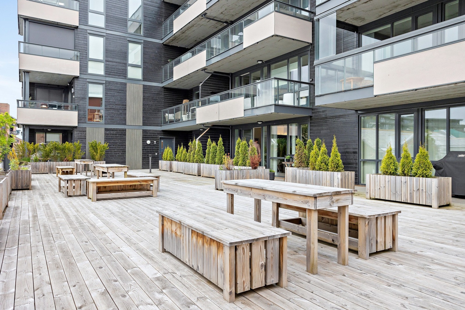 Fra terrassen har du direkte tilgang til et utvidet felles uteområde. Galleribilde