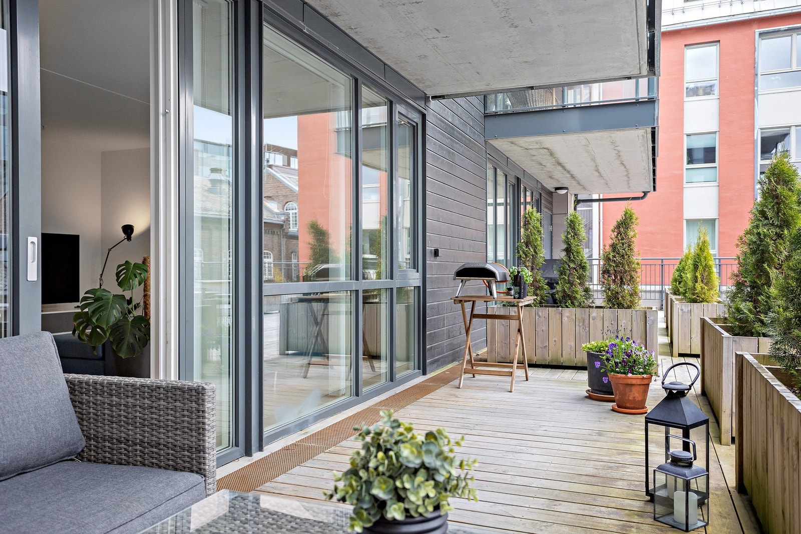 Fra stuen har du tilgang til denne herlige terrassen. Galleribilde