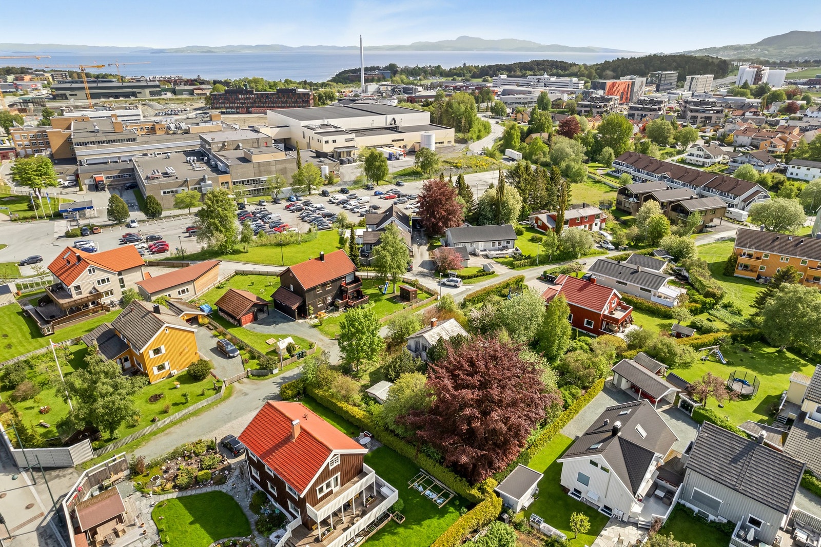 Godt etablert nabolag, i hovedsak bestående av eneboliger og andre familieboliger. Galleribilde