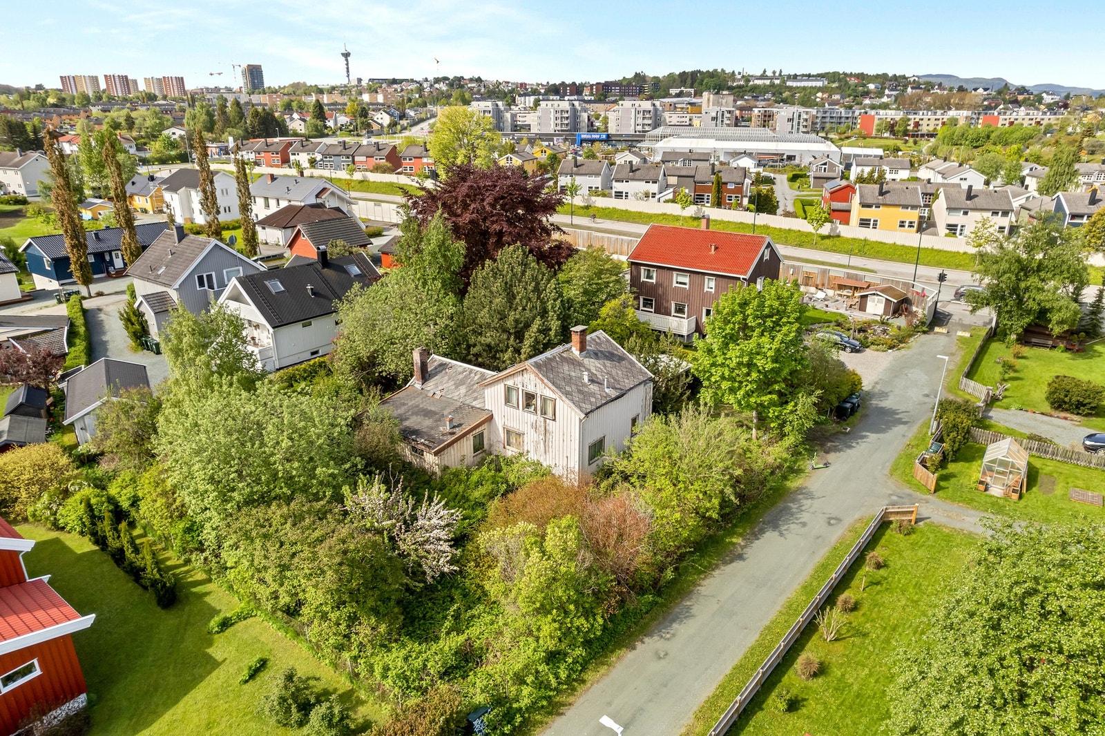 EiendomsMegler 1 v/ Adrian Dyrstad og Maria Myhrvold Hansen presenterer Gartnerivegen 1! Galleribilde