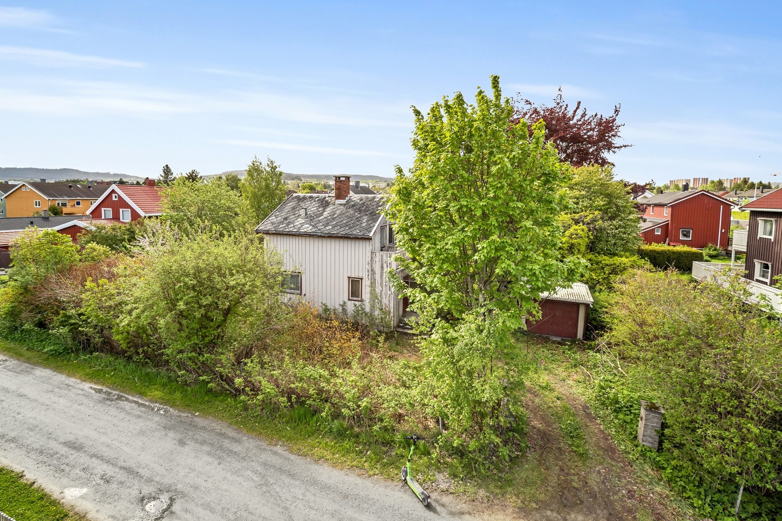 Boligen som står på eiendommen i dag går over 3 plan; 1. etasje, 2. etasje og kjelleretasje. Galleribilde