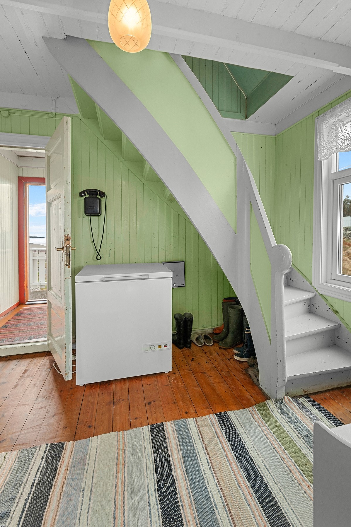 Gang/ trapperom i første etasje Galleribilde