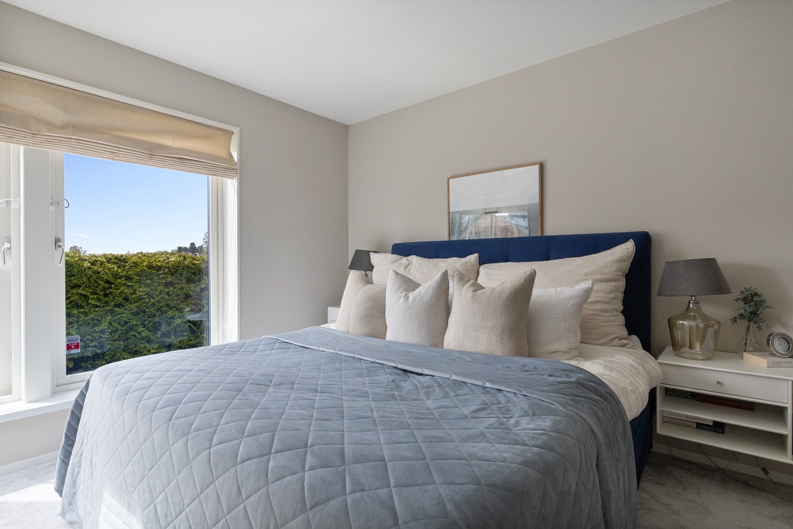 Hovedsoverom: Her er det plass til stor dobbeltseng, nattbord og annet møblement for oppbevaring. Galleribilde