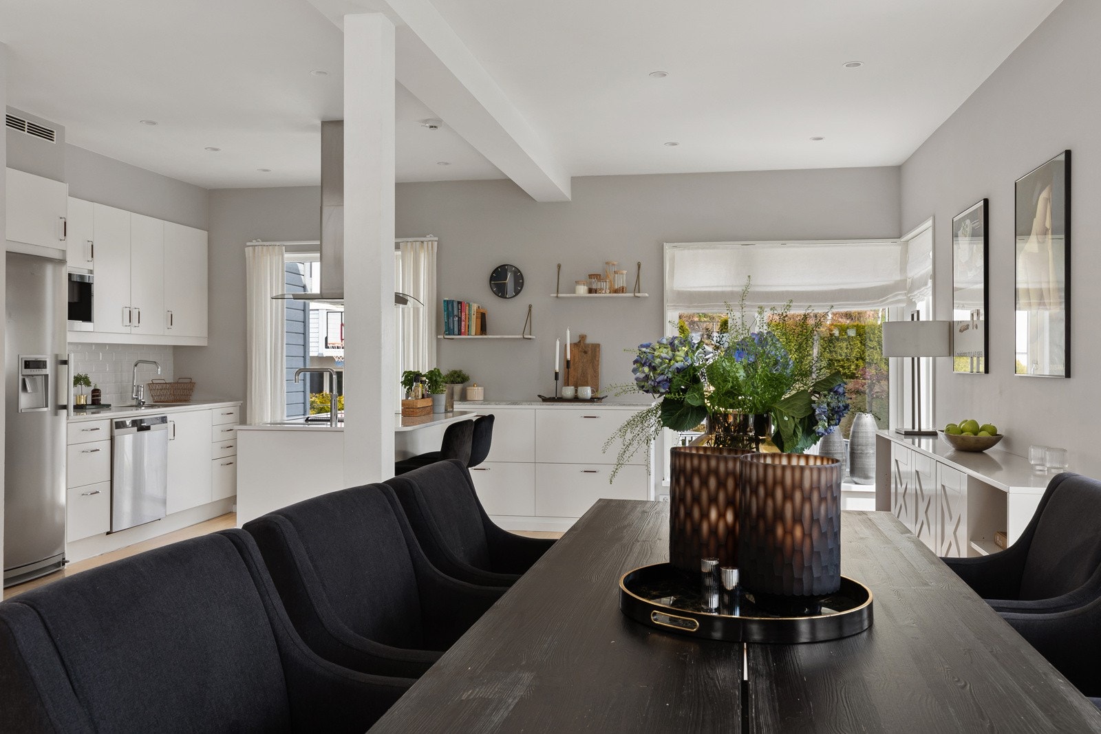 Her er det plass til stor spisestue med mange til bords! Galleribilde