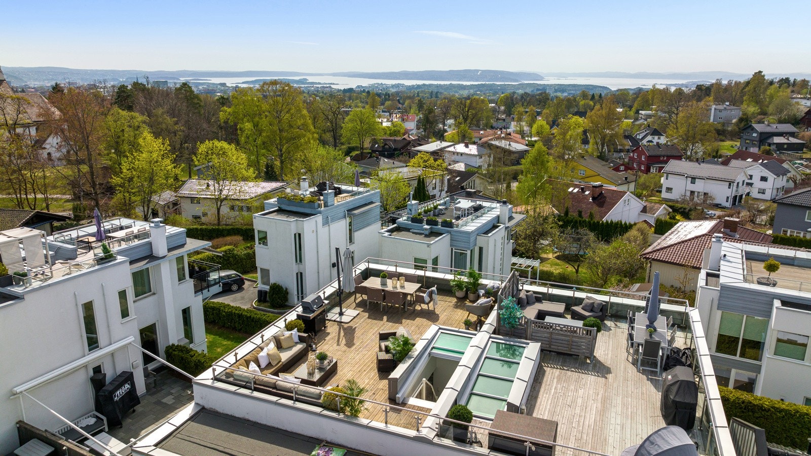 Her kan du nyte fantastisk utsikt over over nabolaget, Oslofjorden og byen! Galleribilde